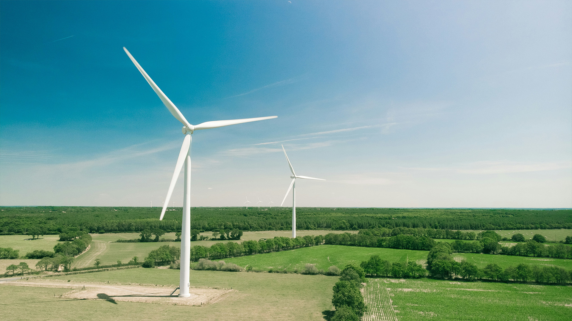 Windkraftanlage auf dem Land Erneuerbare Energien