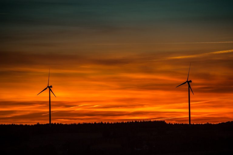 Kommunale Wärmeplanung Markranstädt Windräder im Sonnenuntergang